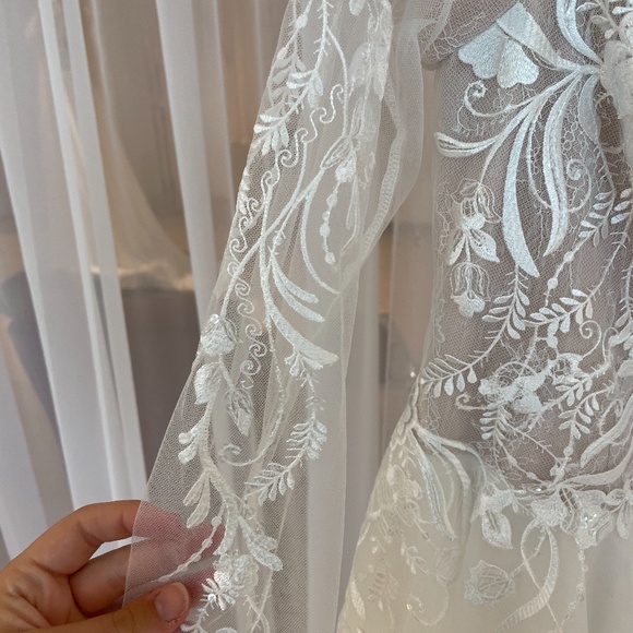 Monica Loretti art. #8157 Collection ModestIvory Ivory wedding dress - Picture 7 of 14